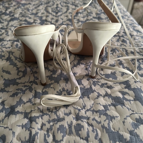 White Mild Heel Toe Loop Ankle Tie Heel - Picture 4 of 8